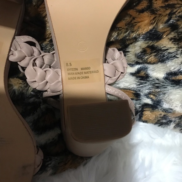 ▪️🖤▪️NWOT▪️🖤▪️STUNNING BEIGE SQUARE - TOED HEEL . . . - Picture 8 of 9